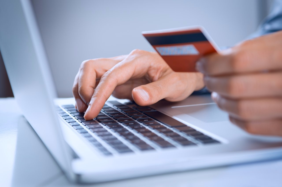 Feeling gravity’s pull – the power of online reviews